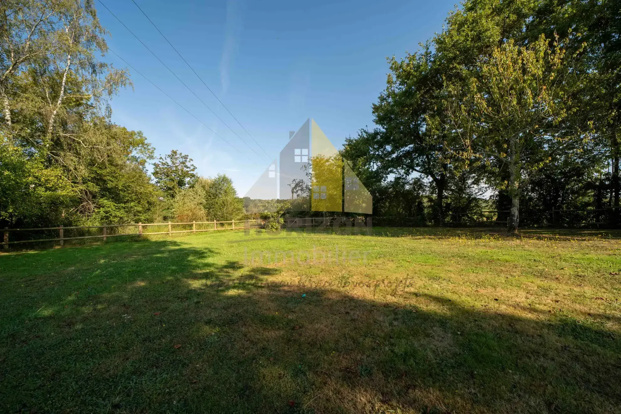 Longère rénovée de 184m² avec grand terrain à Commenailles 