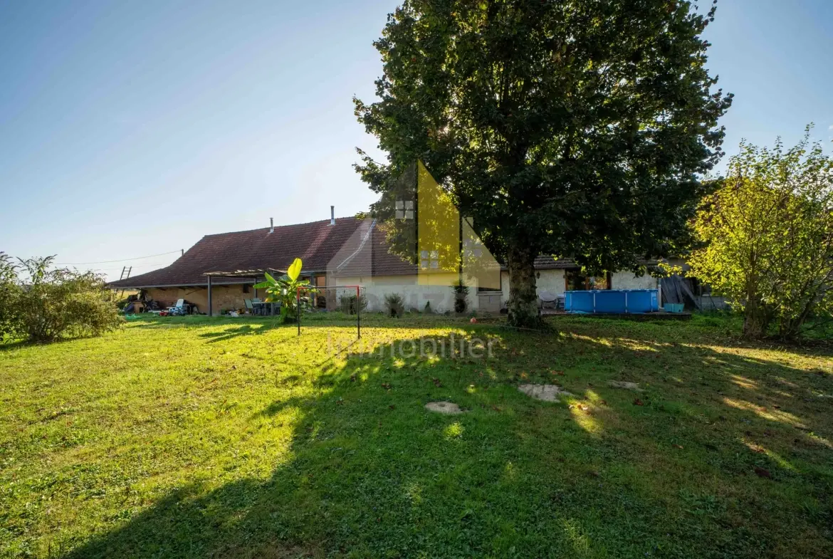 Longère rénovée de 184m² avec grand terrain à Commenailles 
