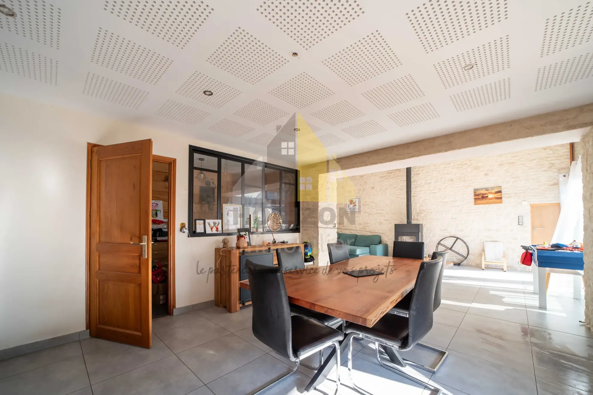 Longère rénovée de 184m² avec grand terrain à Commenailles 
