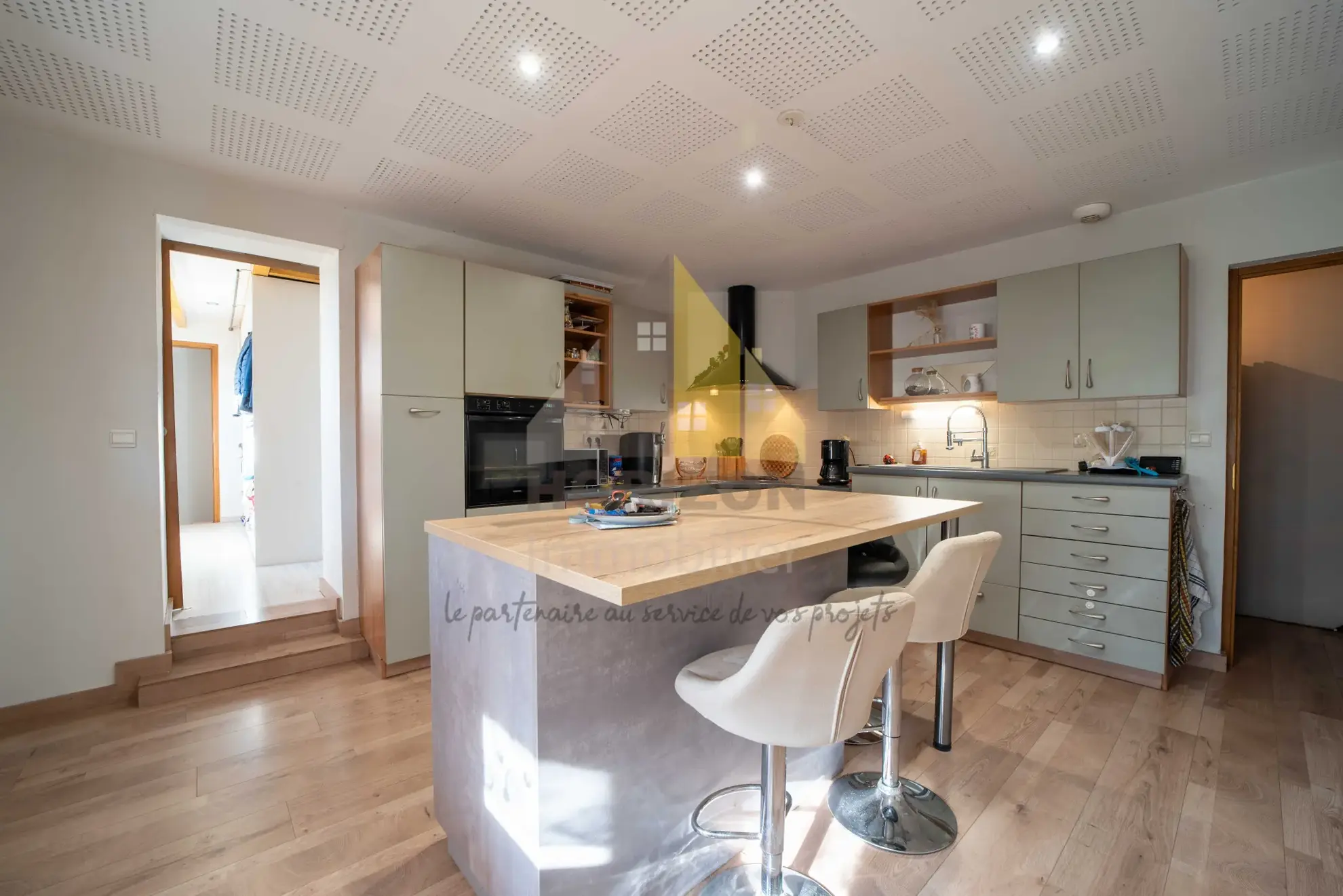 Longère rénovée de 184m² avec grand terrain à Commenailles 