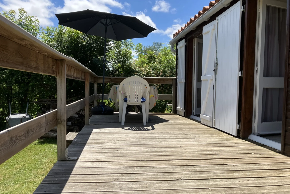 Bungalow en bois de 32 m² à Le Mazeau proche de la rivière - Idéal amoureux de la nature 