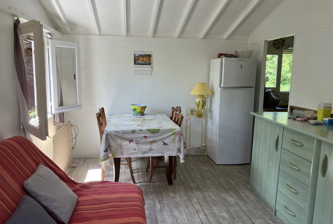 Bungalow en bois de 32 m² à Le Mazeau proche de la rivière - Idéal amoureux de la nature 