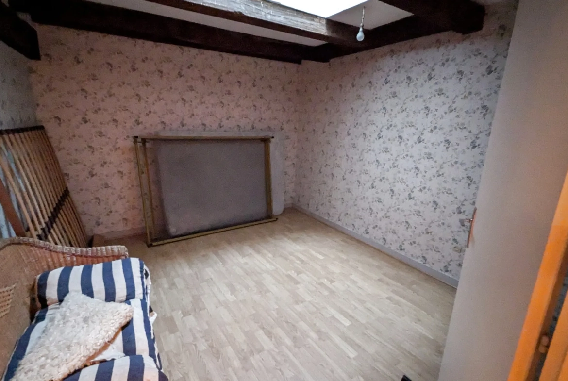 Maison de village à Magne avec 4 chambres, grande cuisine et jardin, rénovée 