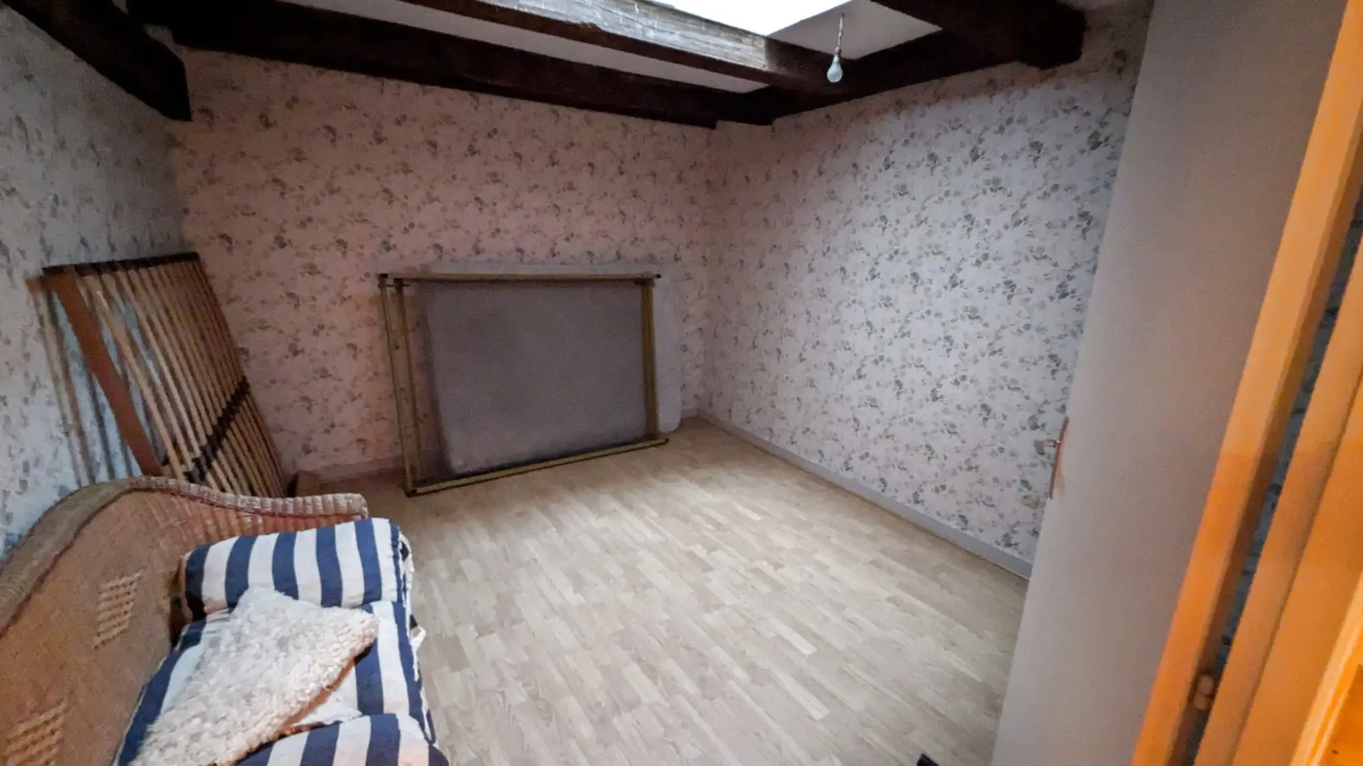 Maison de village à Magne avec 4 chambres, grande cuisine et jardin, rénovée 