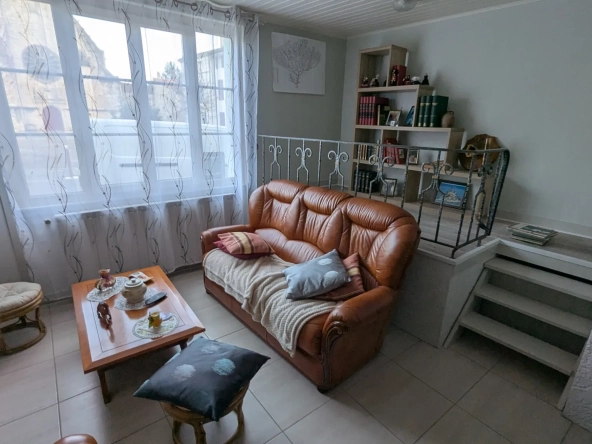 Maison de village à Magne avec 4 chambres, grande cuisine et jardin, rénovée 