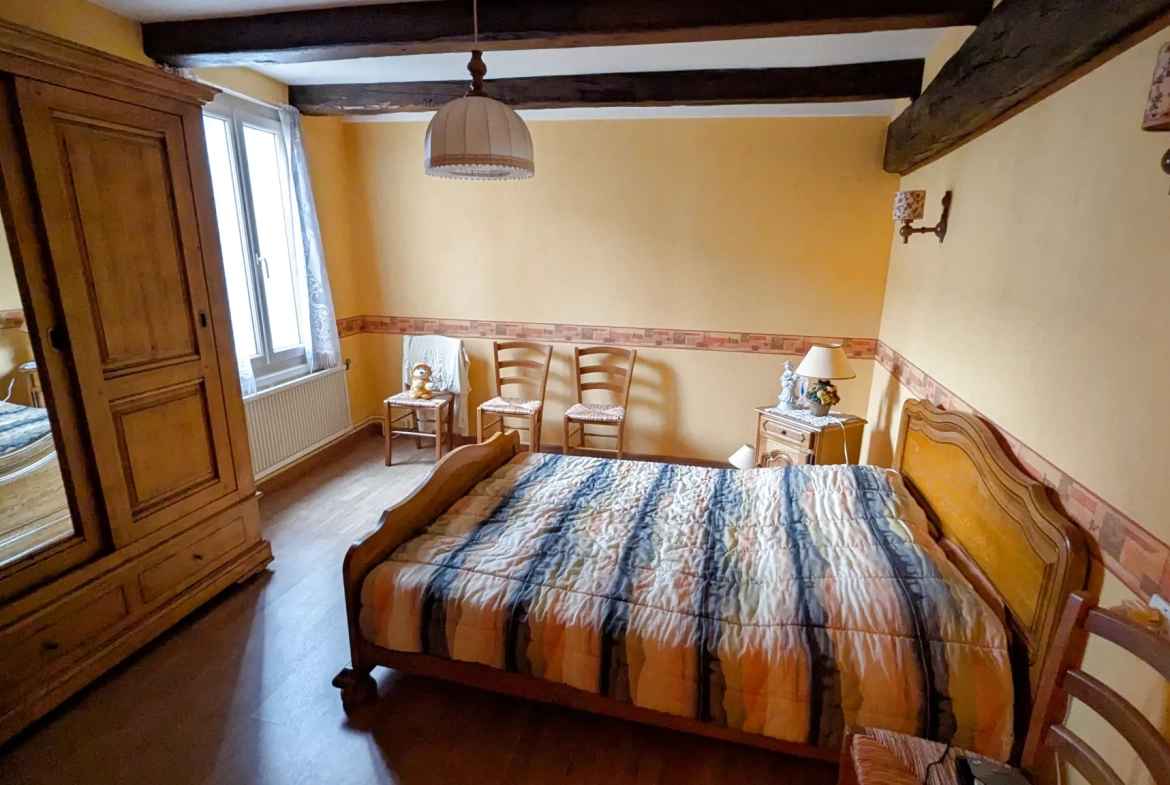 Maison de village à Magne avec 4 chambres, grande cuisine et jardin, rénovée 