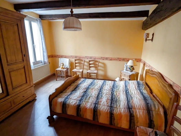 Maison de village à Magne avec 4 chambres, grande cuisine et jardin, rénovée 