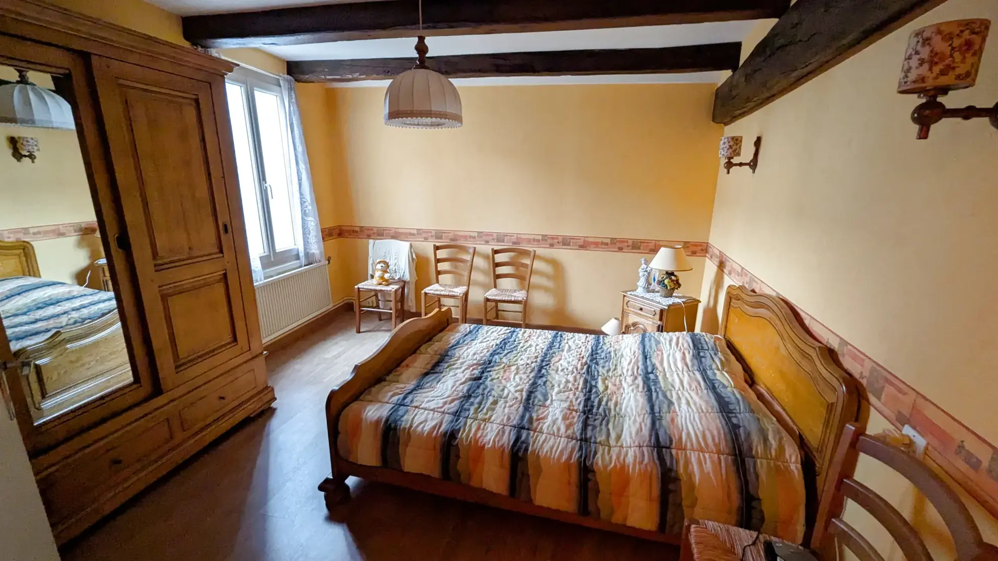 Maison de village à Magne avec 4 chambres, grande cuisine et jardin, rénovée 