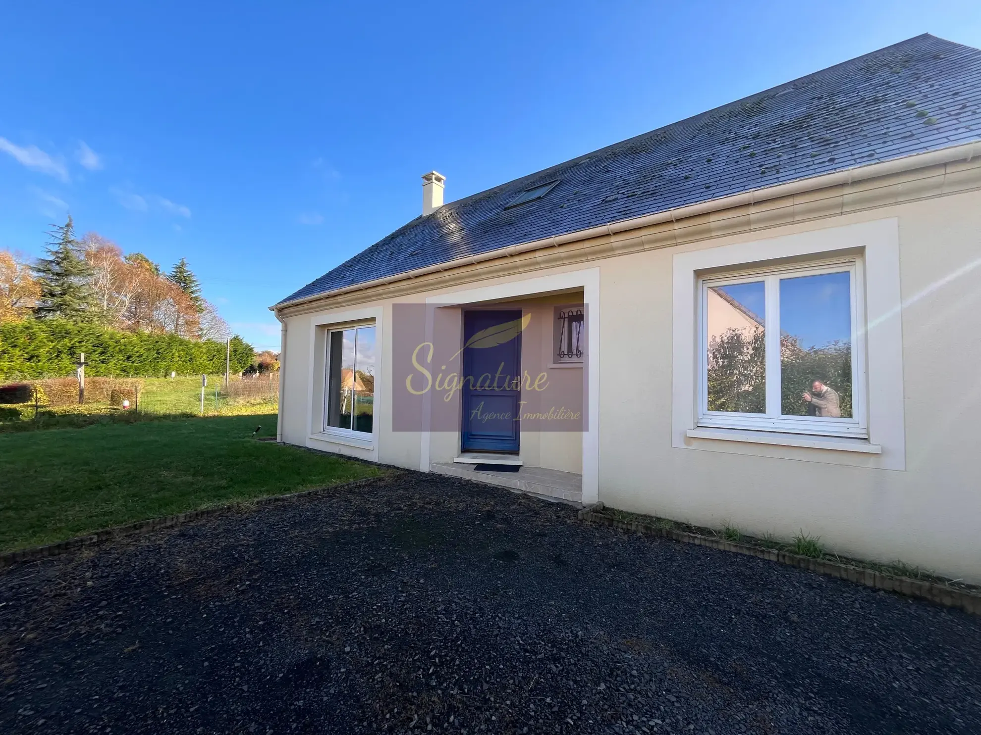 Maison moderne avec 3 chambres, terrasse et garage près du Mans à Challes 