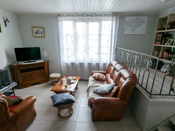 Maison de village à Magne avec 4 chambres, grande cuisine et jardin, rénovée 