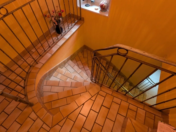 Maison de village à Magne avec 4 chambres, grande cuisine et jardin, rénovée 
