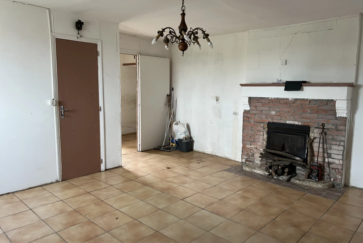 Maison ancienne en pierre à rénover avec grand terrain à Saint-Jean-d'Hermine 