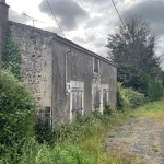 Maison ancienne en pierre à rénover avec grand terrain à Saint-Jean-d'Hermine