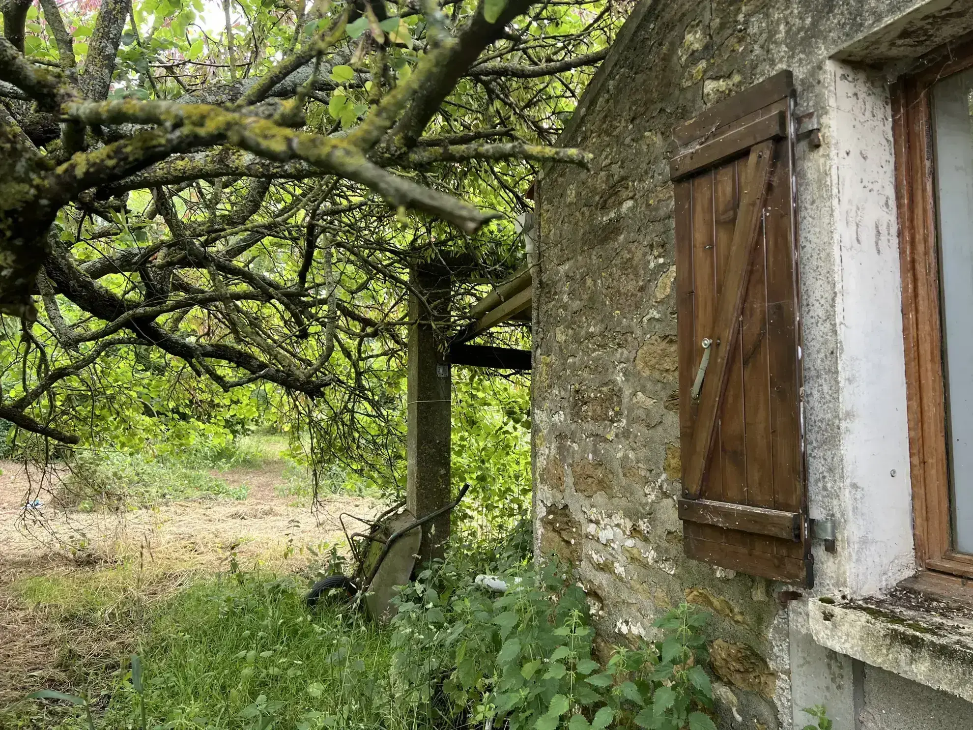 Maison ancienne en pierre à rénover avec grand terrain à Saint-Jean-d'Hermine 