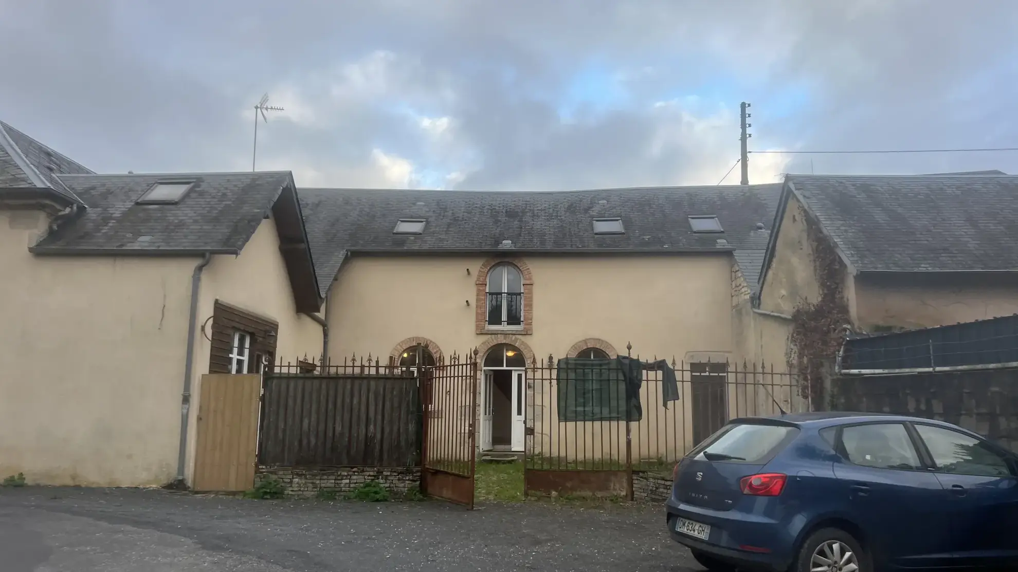 Maison spacieuse de 116 m² avec cour et parking à Alençon 