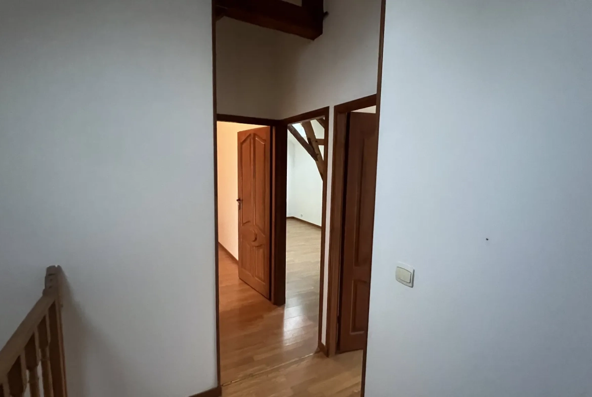 Maison spacieuse de 116 m² avec cour et parking à Alençon 