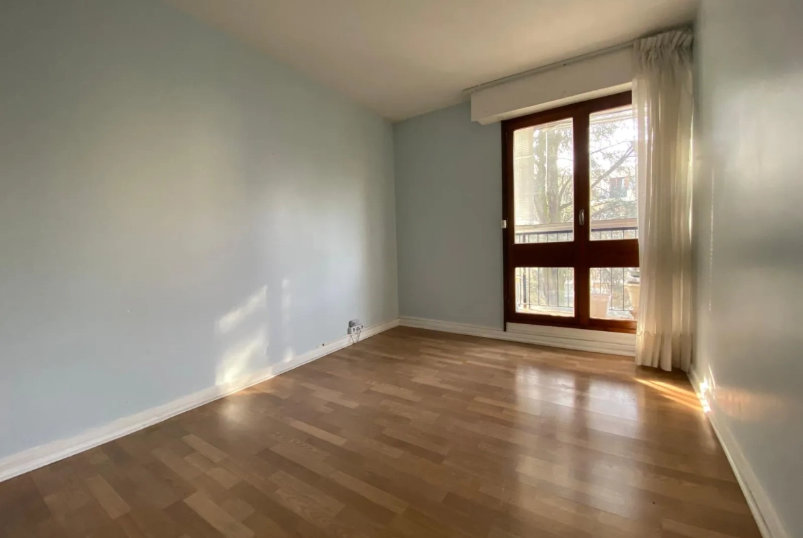 Appartement de standing de 51 m² avec balcon, cave et parking au Chesnay 