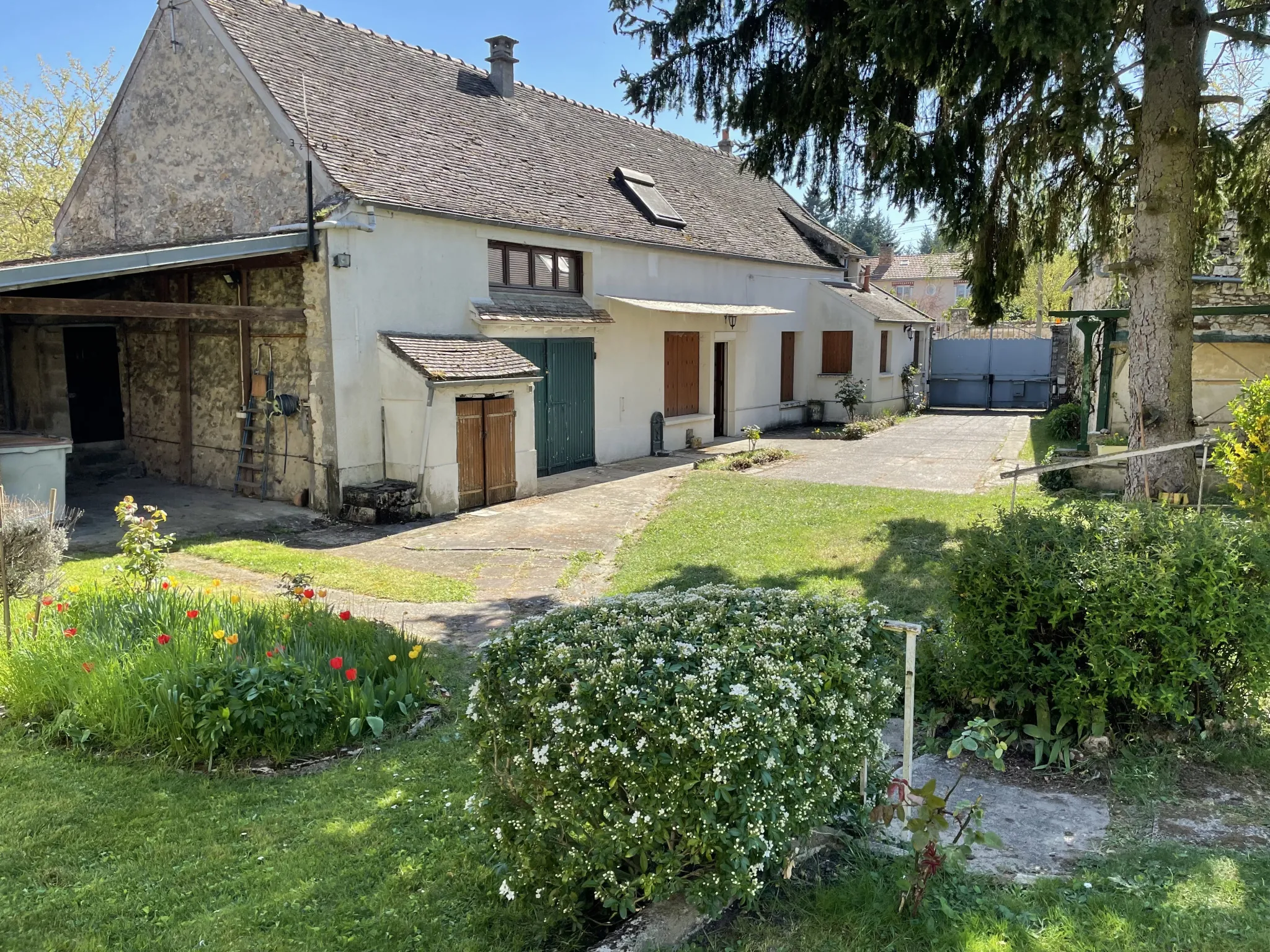 Charmante maison ancienne avec jardin à Perthes-en-Gâtinais, idéale pour rénovation 