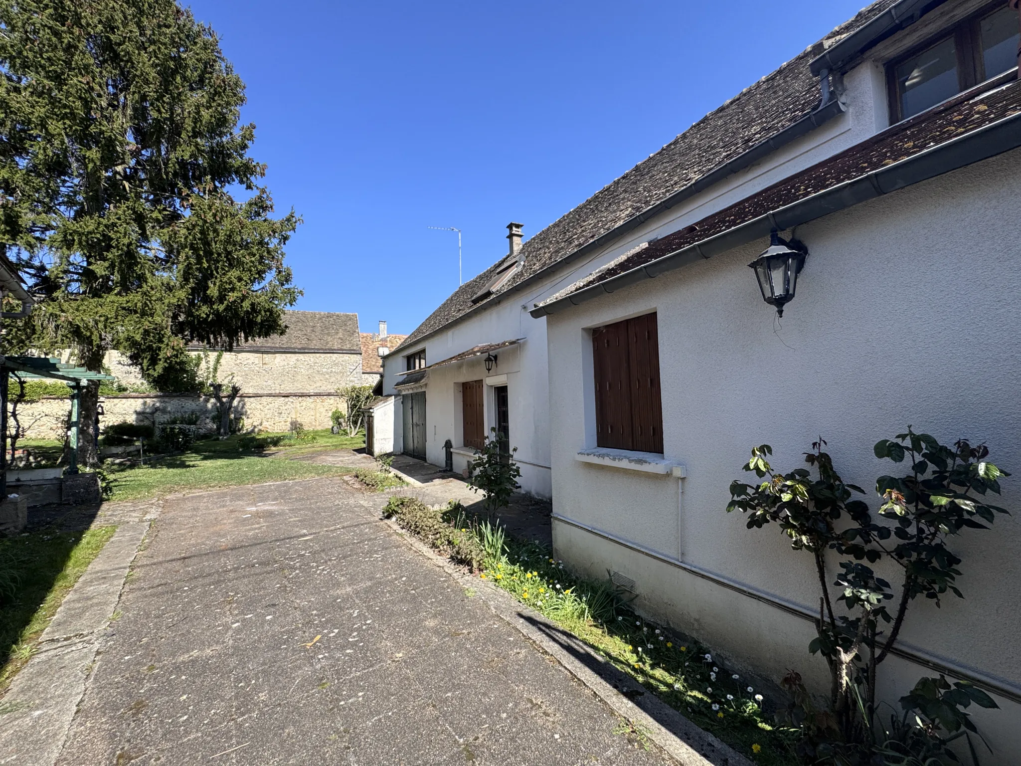 Charmante maison ancienne avec jardin à Perthes-en-Gâtinais, idéale pour rénovation 