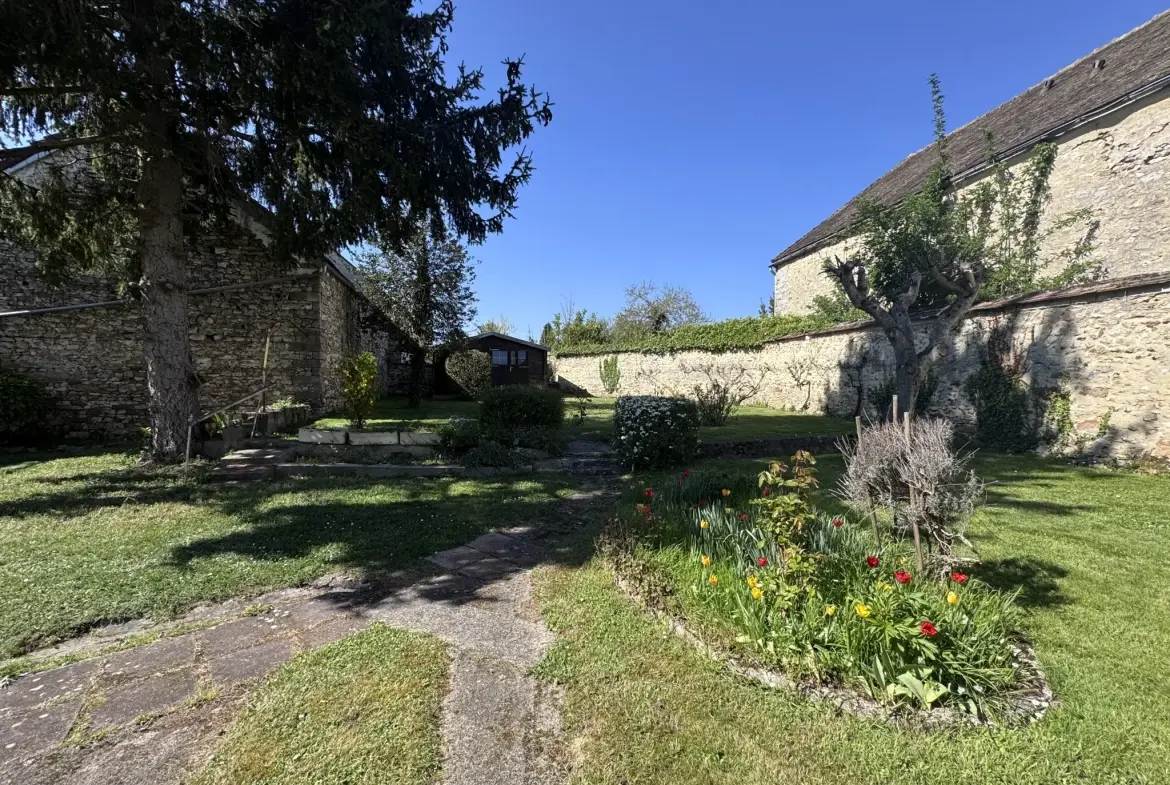 Charmante maison ancienne avec jardin à Perthes-en-Gâtinais, idéale pour rénovation 