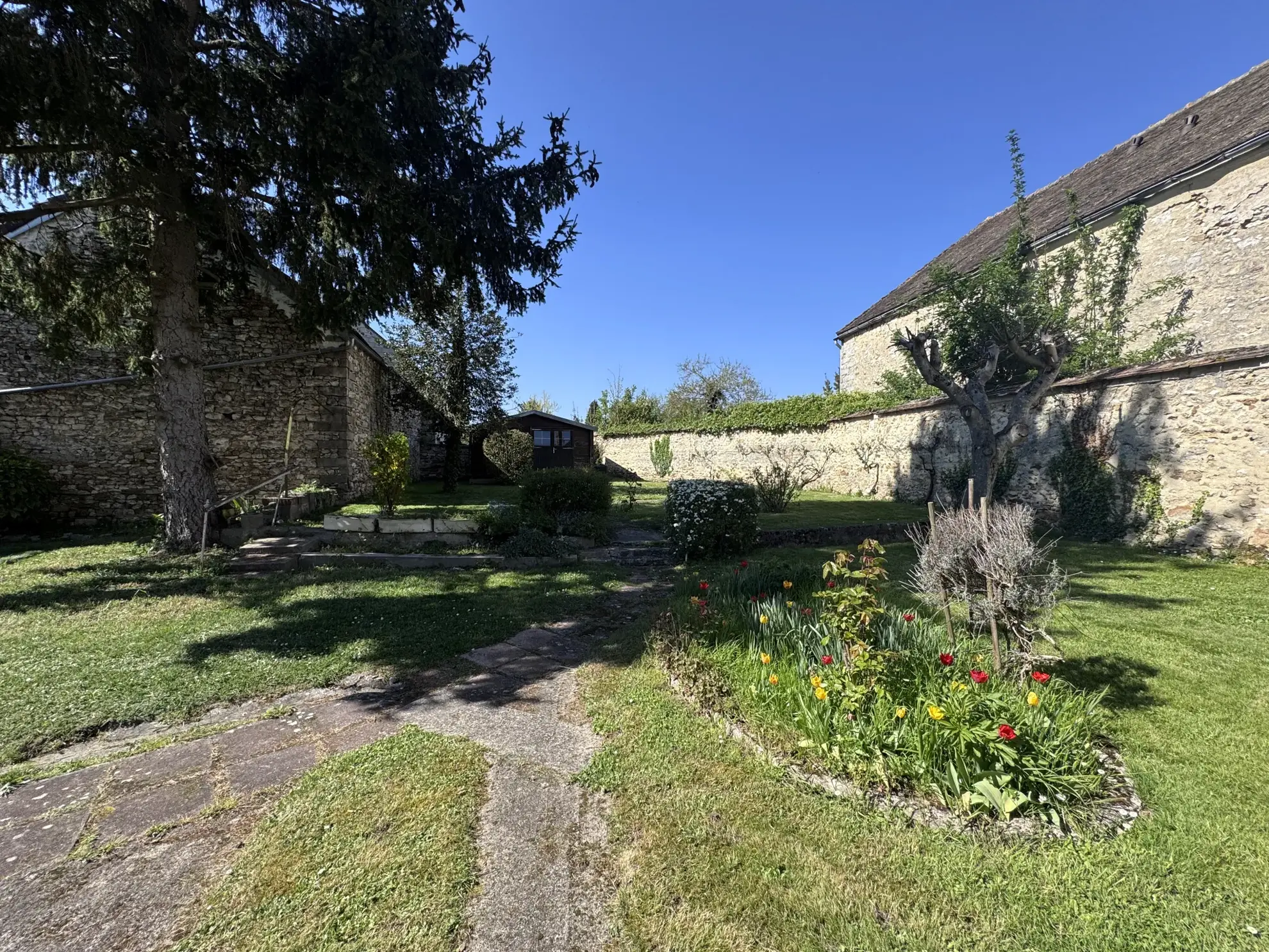 Charmante maison ancienne avec jardin à Perthes-en-Gâtinais, idéale pour rénovation 