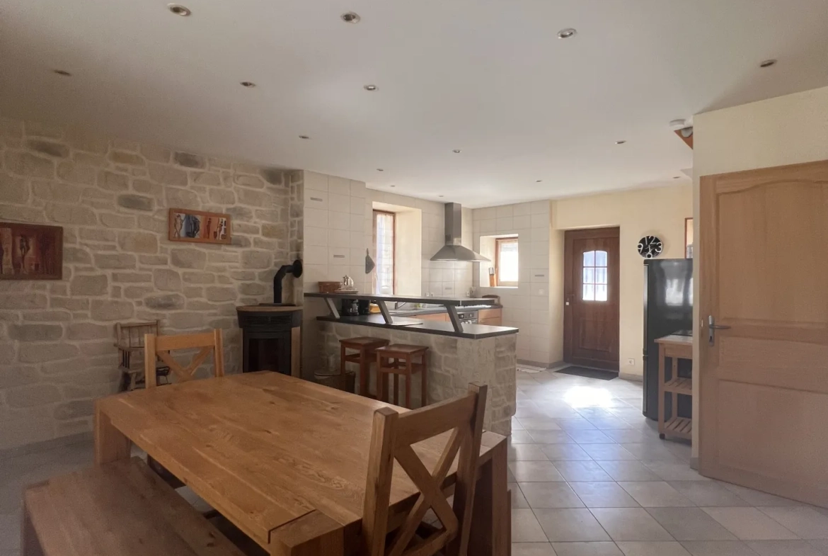 Charmante maison de village à Chezery Forens - 80 m², garage, 2 chambres, calme 