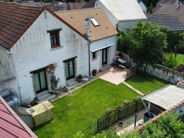Maison à Issou de 120 m² avec jardin, garage et grand potentiel - Vente immobilière en Île-de-France