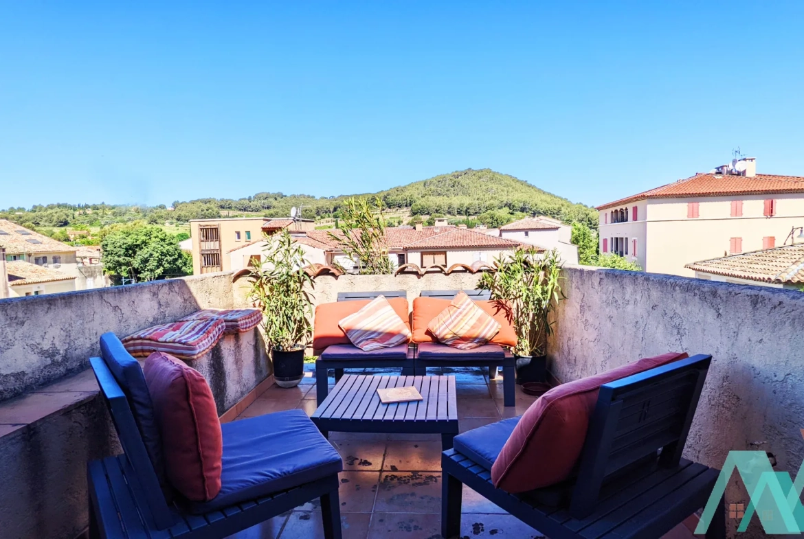 Appartement T3 en Duplex avec Terrasse et Garage au Beausset 