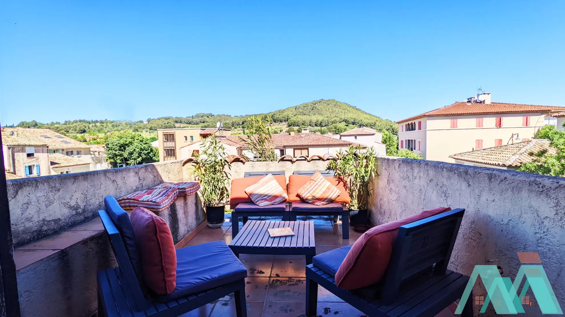 Appartement T3 en Duplex avec Terrasse et Garage au Beausset 