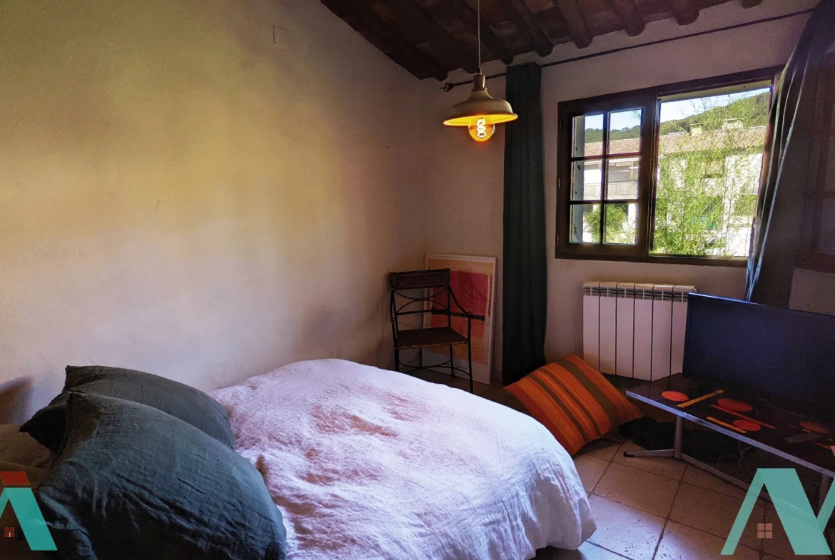 Appartement T3 en Duplex avec Terrasse et Garage au Beausset 