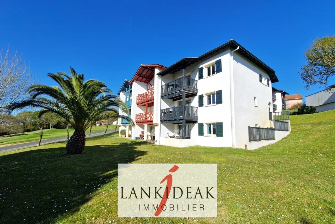 Appartement T2 bis de 48 m² avec terrasse et piscine à Bassussarry 