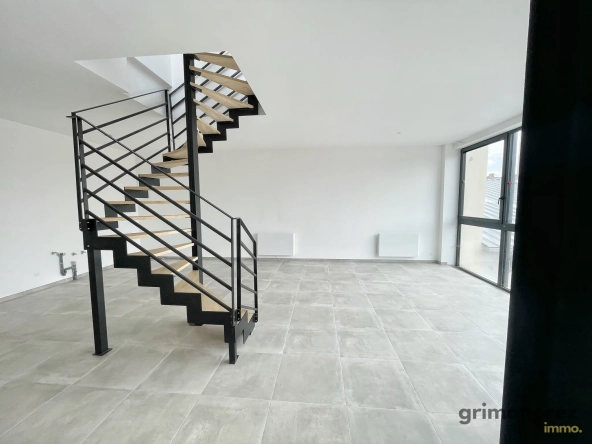 Loft exclusif de 148 m² avec rooftop à Roubaix, 3 chambres et stationnement privé