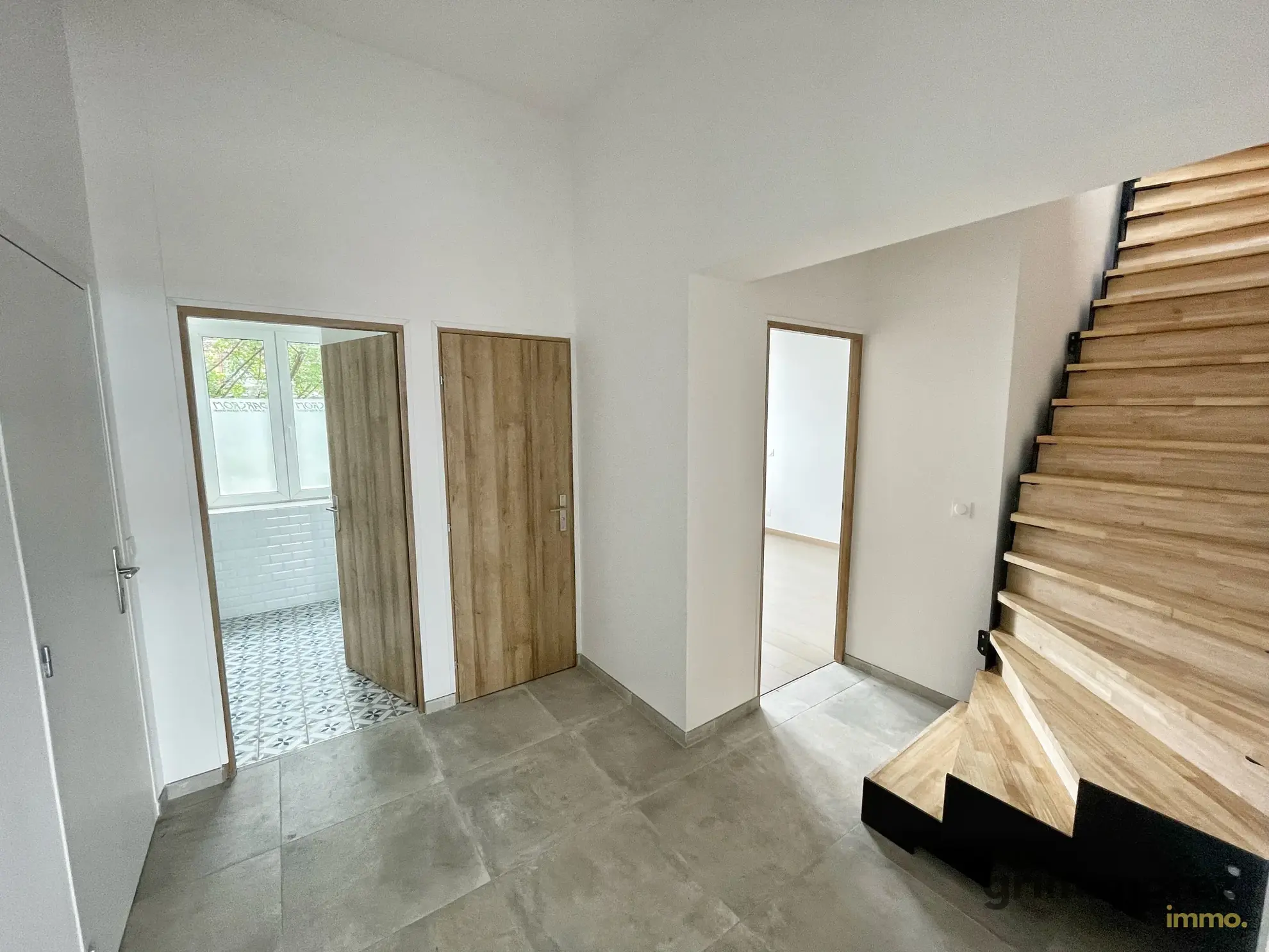 Loft exclusif de 148 m² avec rooftop à Roubaix, 3 chambres et stationnement privé 