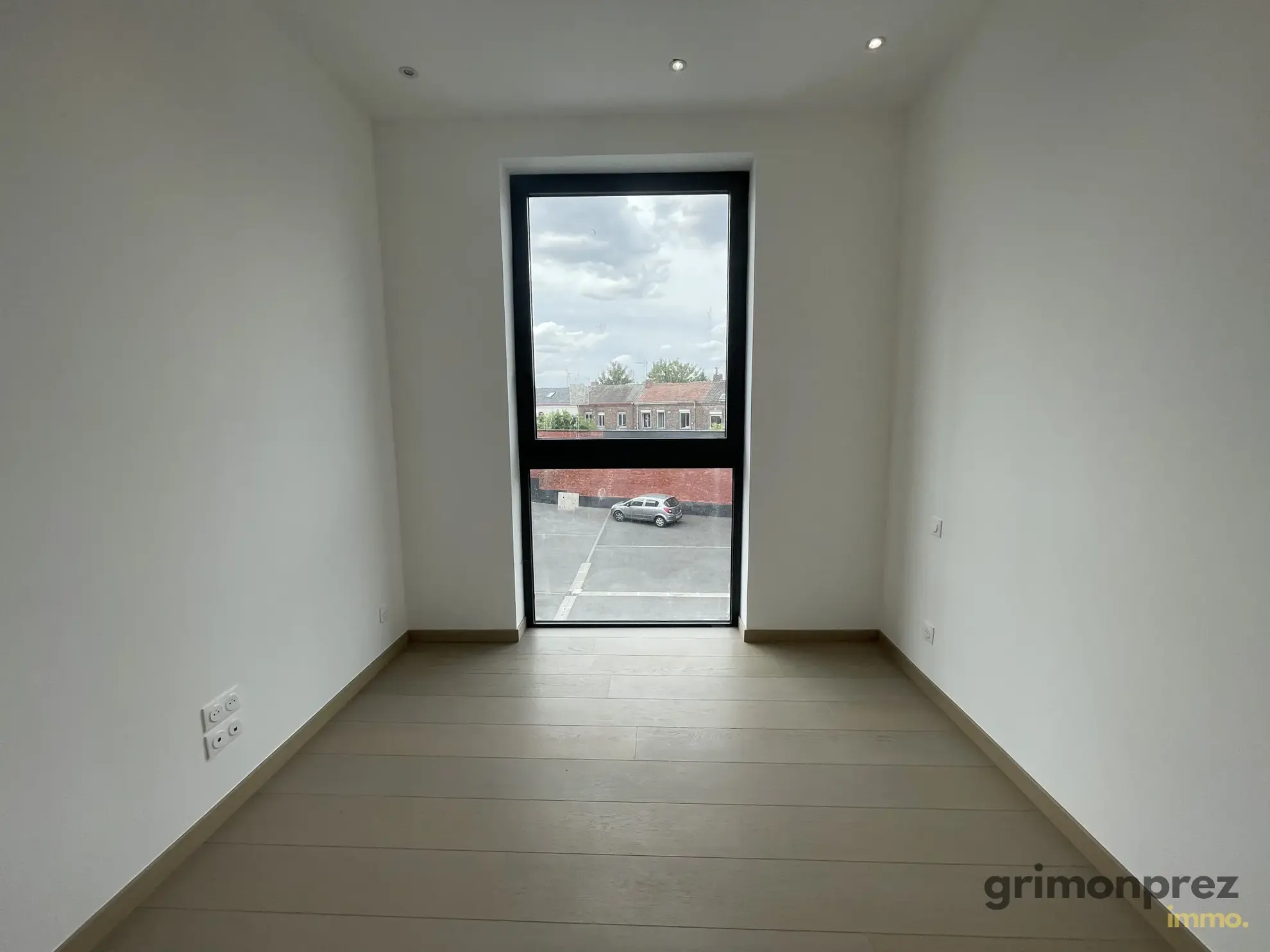 Loft exclusif de 148 m² avec rooftop à Roubaix, 3 chambres et stationnement privé 