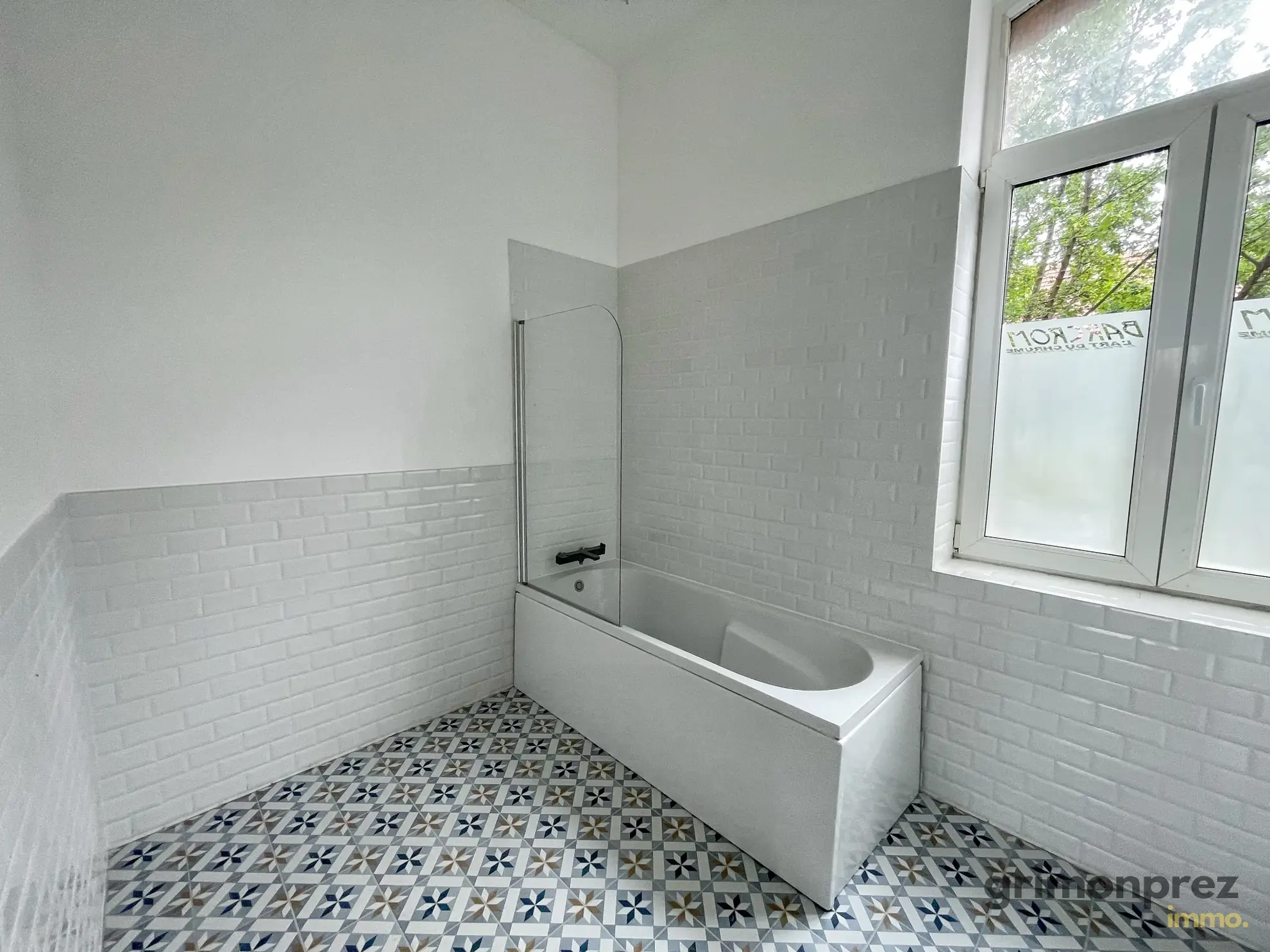Loft exclusif de 148 m² avec rooftop à Roubaix, 3 chambres et stationnement privé 