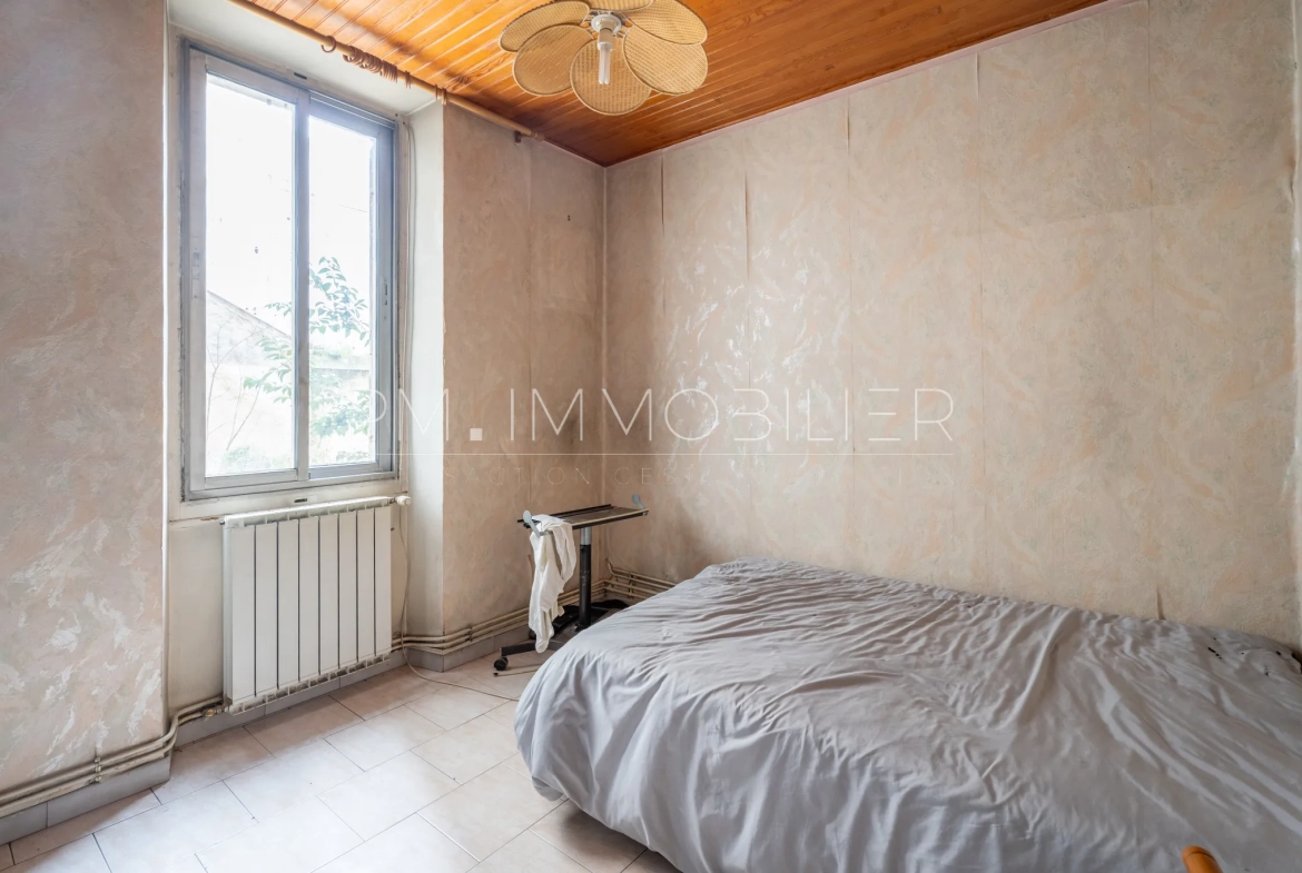 Appartement à rénover avec jardin à Marseille, quartier Sakakini / La Timone 