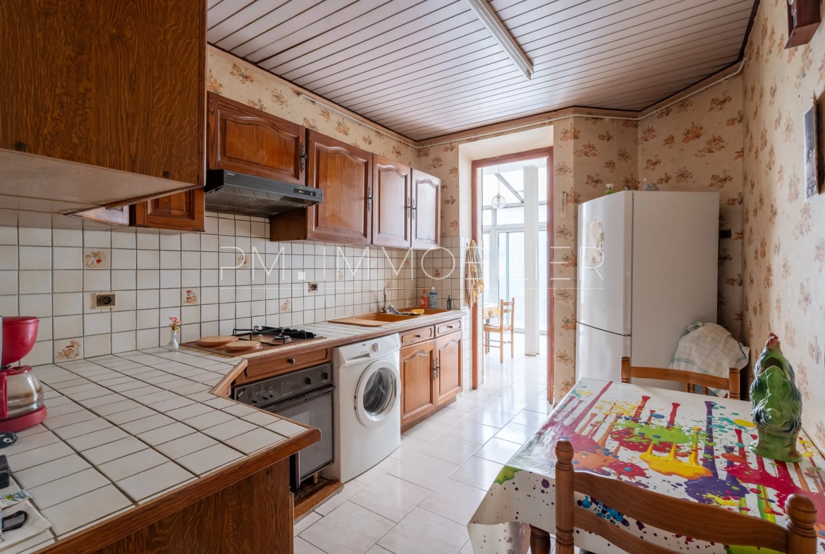 Appartement à rénover avec jardin à Marseille, quartier Sakakini / La Timone 