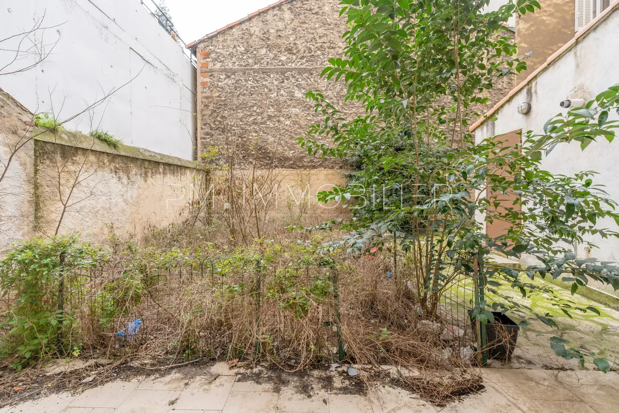 Appartement à rénover avec jardin à Marseille, quartier Sakakini / La Timone 