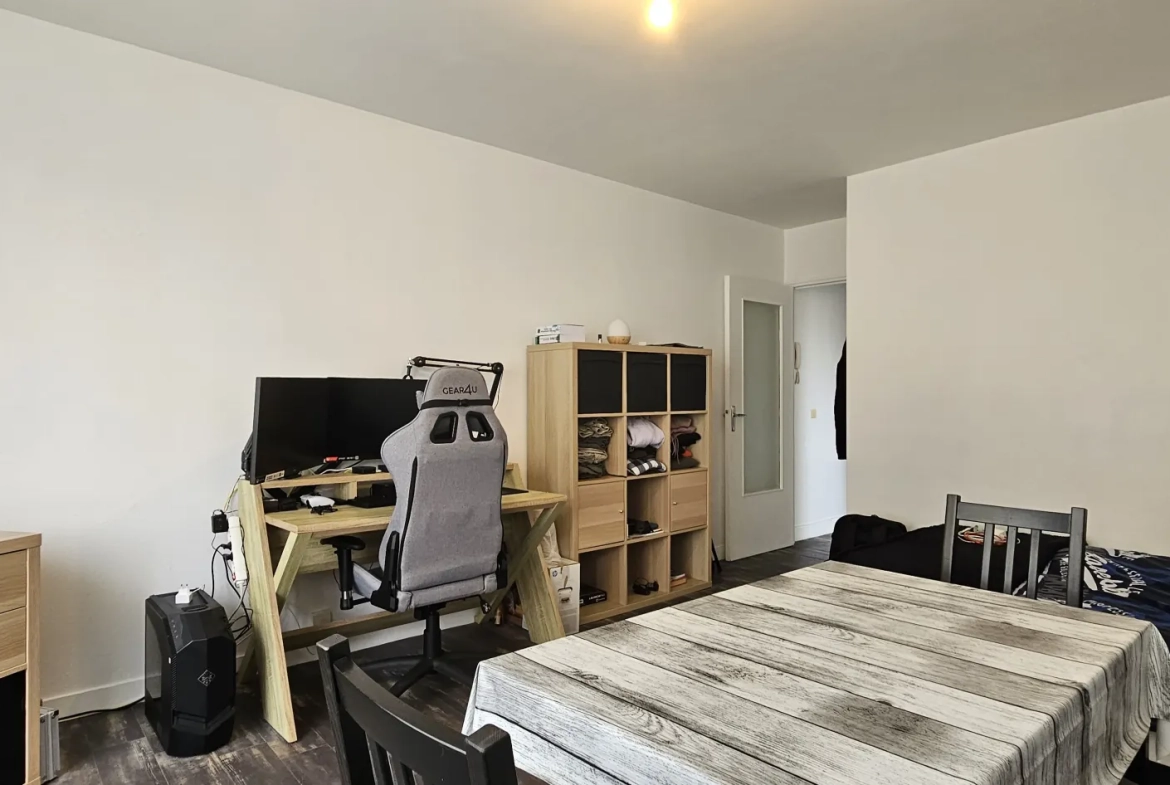 Appartement F1 loué à Ifs proche campus 3 - Opportunité d'investissement 