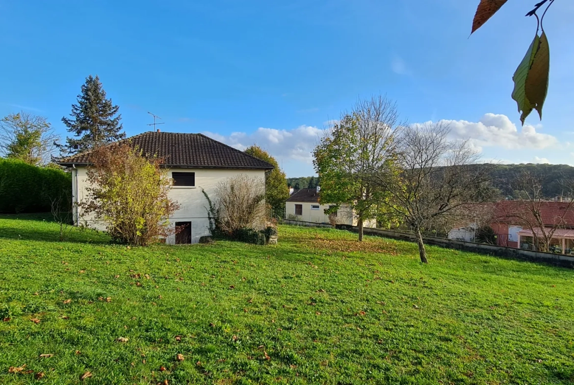 À vendre pavillon indépendant de 100 m² à Clamecy avec garage et terrasse en Bourgogne 