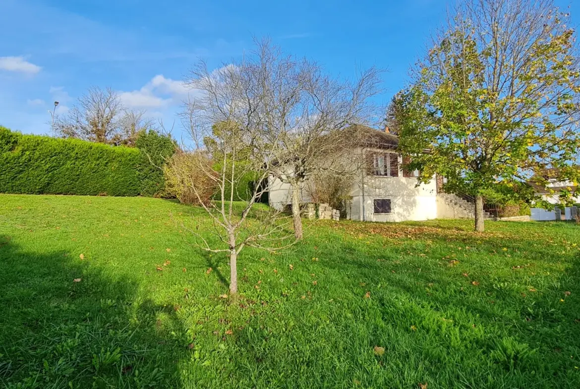 À vendre pavillon indépendant de 100 m² à Clamecy avec garage et terrasse en Bourgogne 