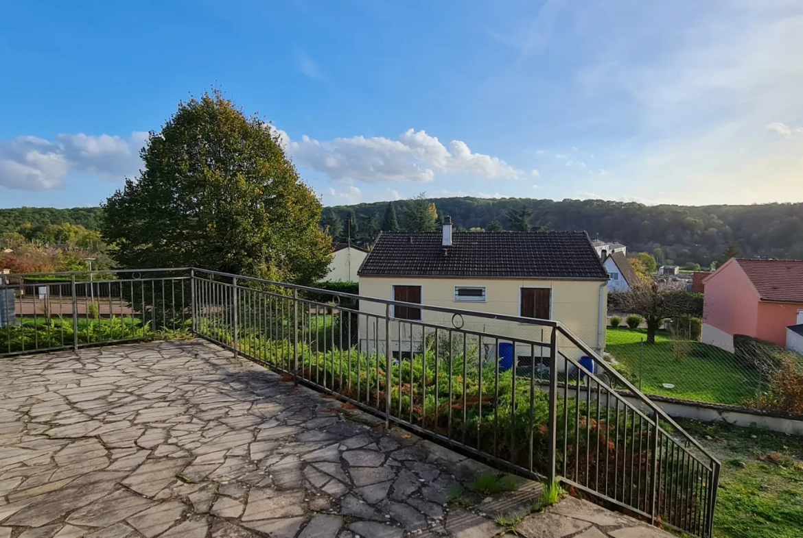 À vendre pavillon indépendant de 100 m² à Clamecy avec garage et terrasse en Bourgogne 