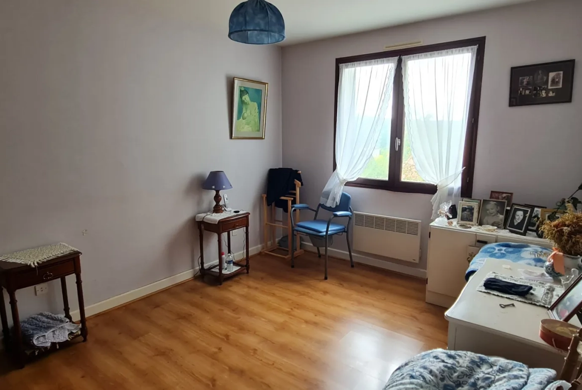 À vendre pavillon indépendant de 100 m² à Clamecy avec garage et terrasse en Bourgogne 