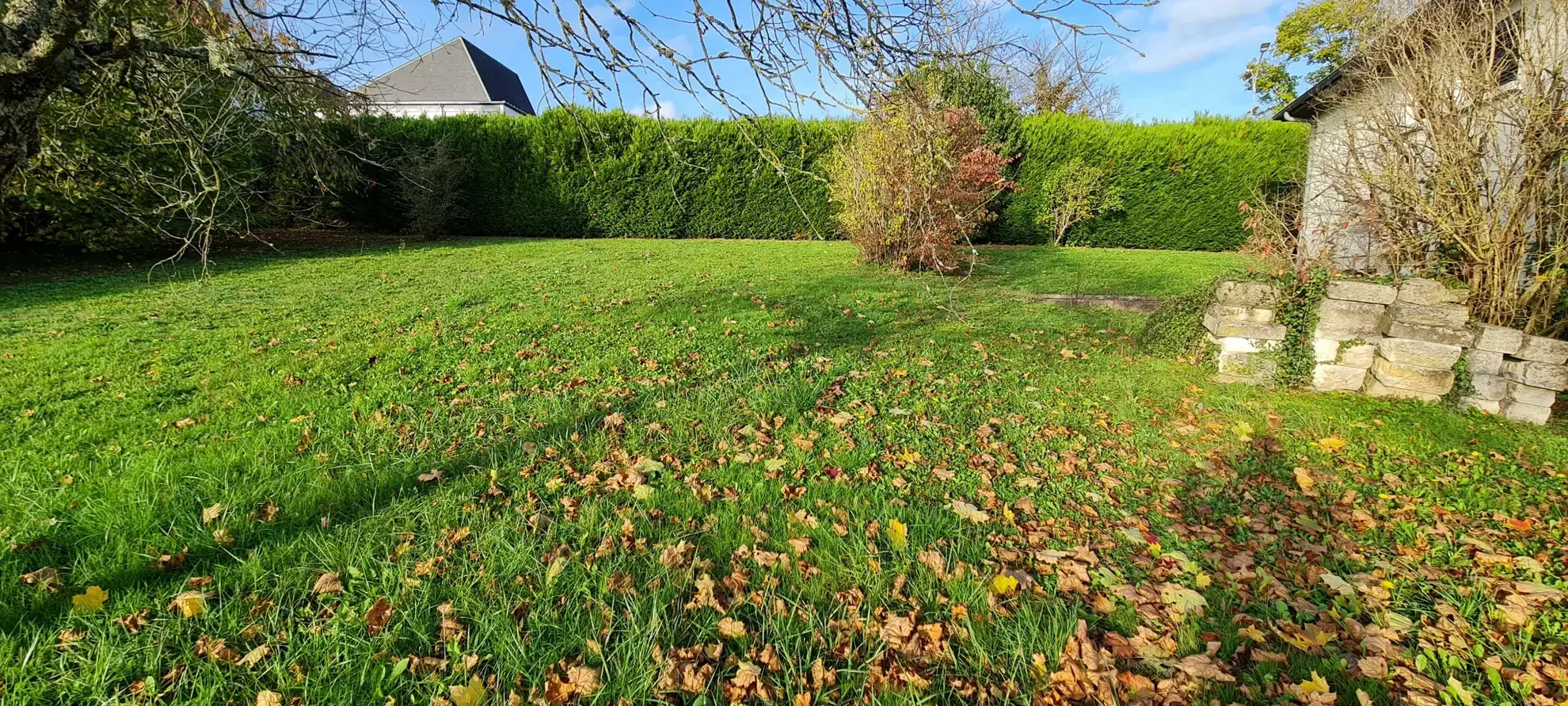 À vendre pavillon indépendant de 100 m² à Clamecy avec garage et terrasse en Bourgogne 