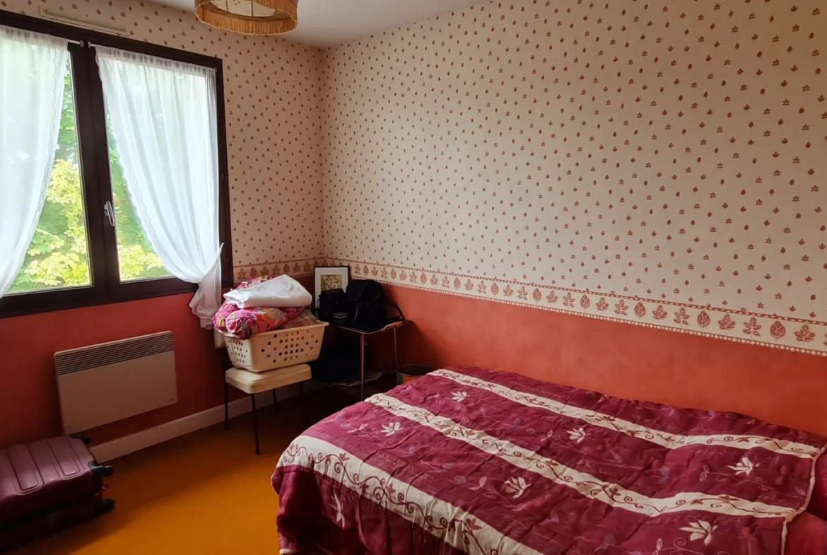 À vendre pavillon indépendant de 100 m² à Clamecy avec garage et terrasse en Bourgogne 