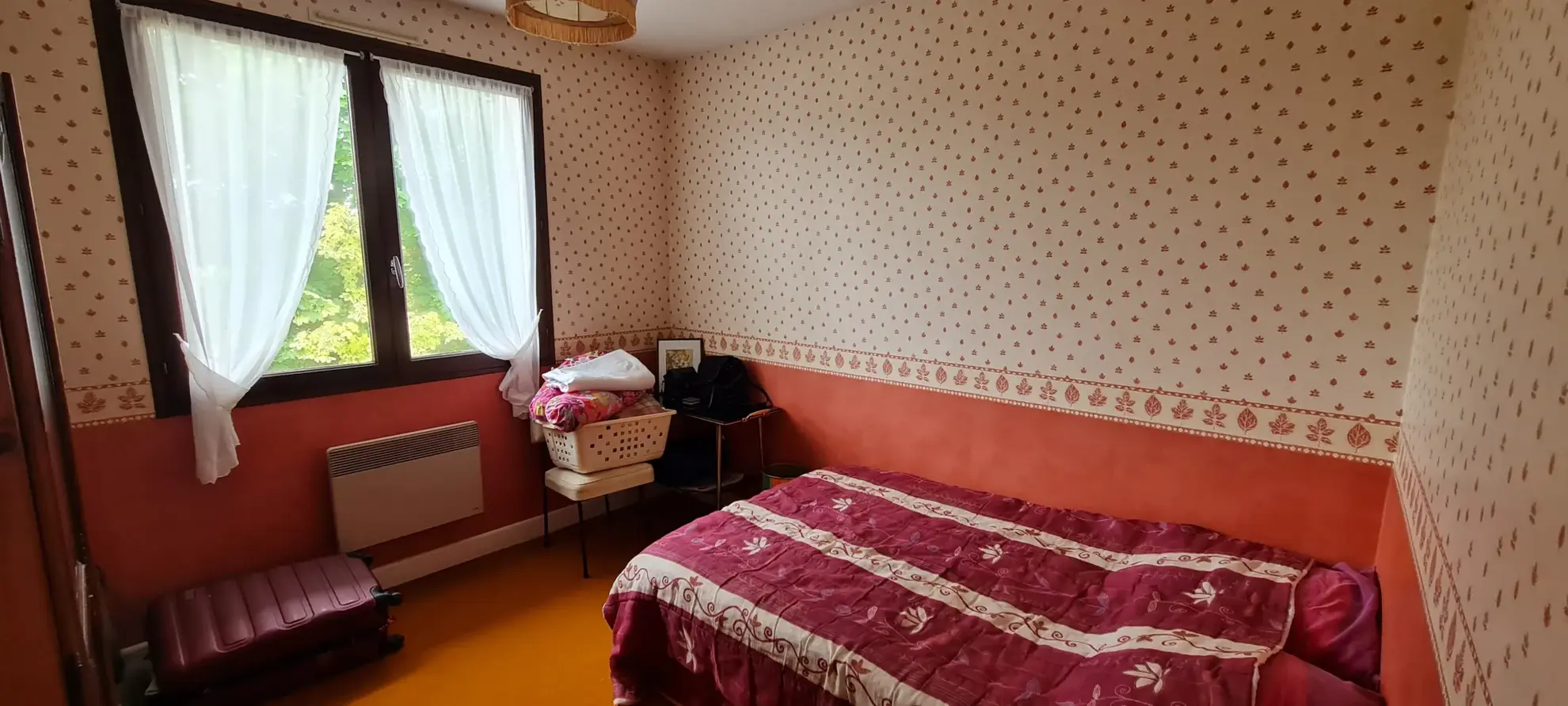 À vendre pavillon indépendant de 100 m² à Clamecy avec garage et terrasse en Bourgogne 