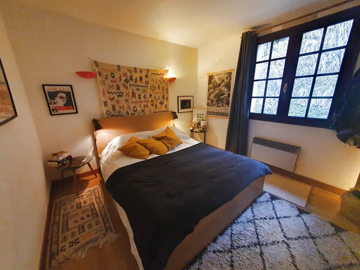 Maison familiale avec 5 chambres, grande terrasse et terrain proche centre Argentrat 