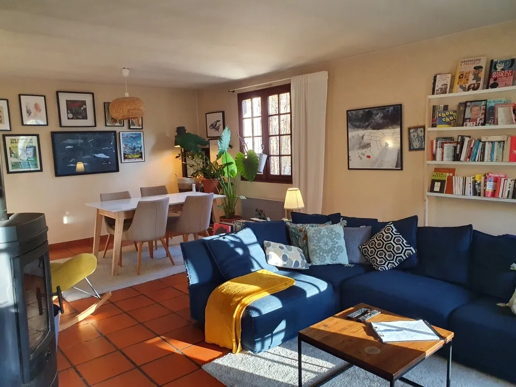Maison familiale avec 5 chambres, grande terrasse et terrain proche centre Argentrat 