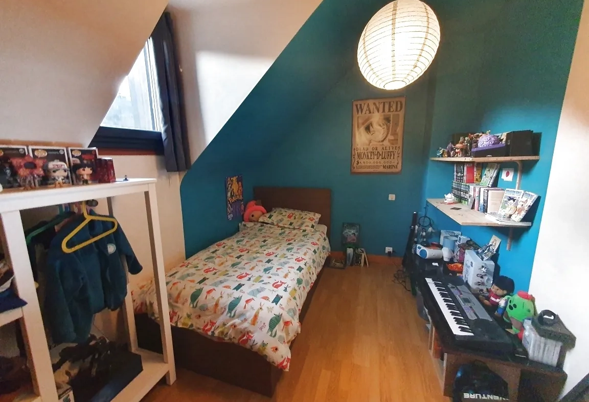 Maison familiale avec 5 chambres, grande terrasse et terrain proche centre Argentrat 
