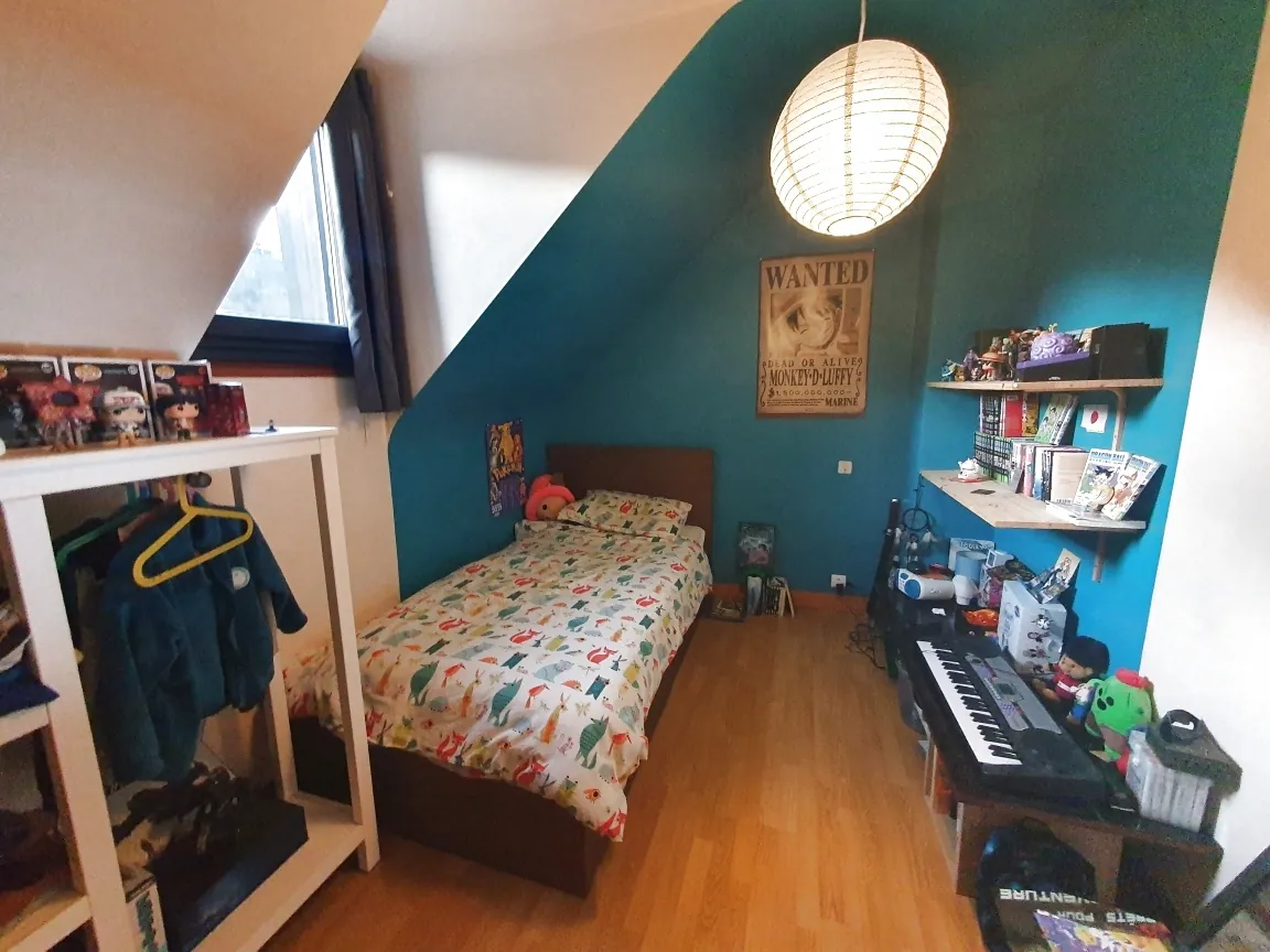 Maison familiale avec 5 chambres, grande terrasse et terrain proche centre Argentrat 